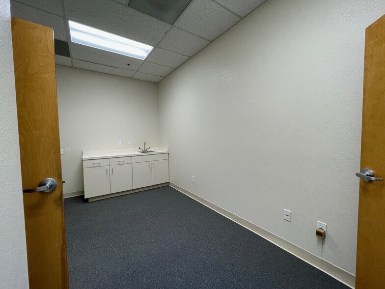 More Photos Of 2060 Peabody Rd, Vacaville Medical For Lease