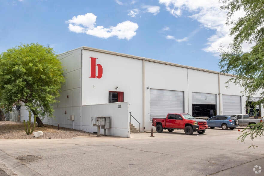 More Photos Of 1315 E Gibson Ln, Phoenix Warehouse For Lease