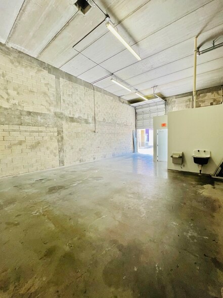 More Photos Of 15075 SW 137th St, Miami Warehouse For Lease