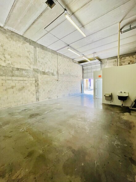 More Photos Of 15075 SW 137th St, Miami Warehouse For Lease