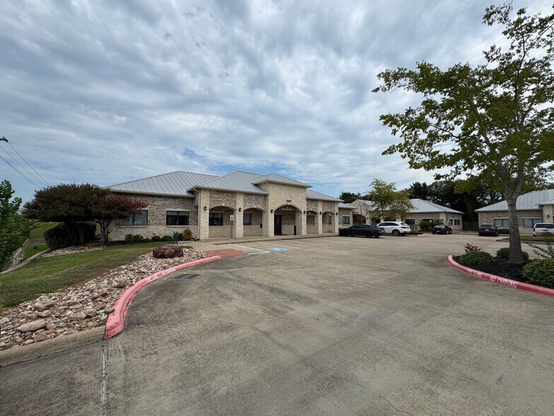 More Photos Of 2421 Earl Rudder Fwy S, College Station Office For Sale