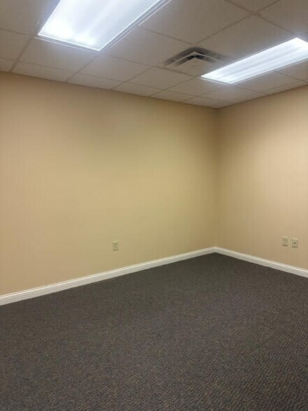 More Photos Of 7357 E Kemper Rd, Cincinnati Office For Sale