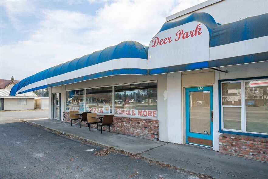 More Photos Of 120-124 E Crawford St, Deer Park Freestanding For Sale
