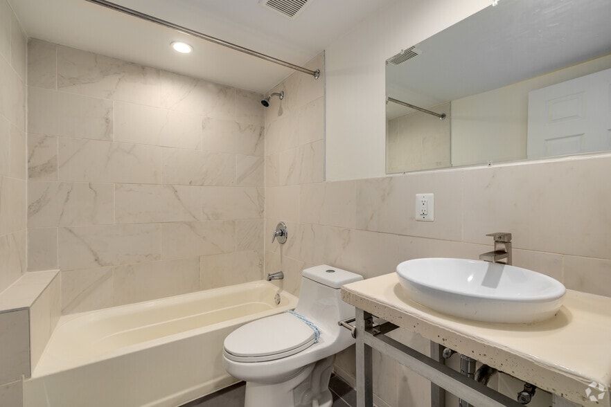 More Photos Of 220 S 47th St, Philadelphia Apartments For Lease