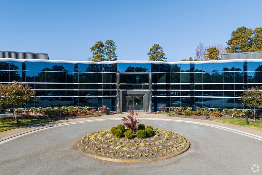 More Photos Of 2820 Waterford Lake Dr, Midlothian Office For Lease