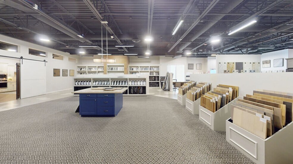 More Photos Of 4323 E Cotton Center Blvd, Phoenix Light Manufacturing For Lease