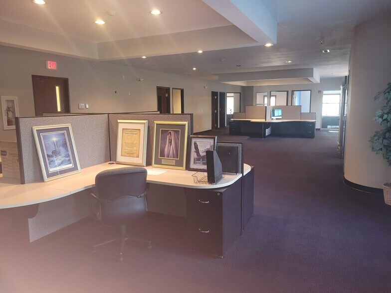 More Photos Of 116 County Line Rd W, Westerville Loft Creative Space For Sale