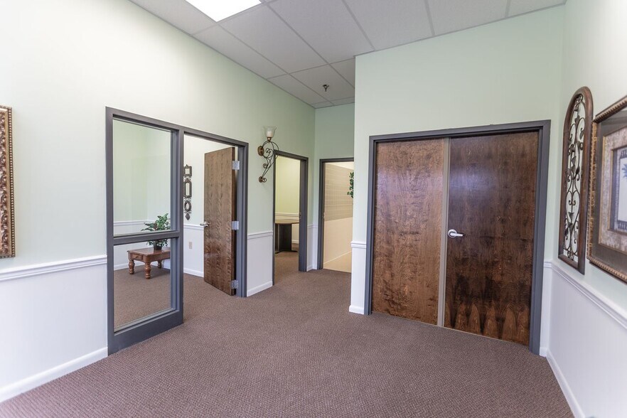 More Photos Of 1143 Oak Ridge Tpke, Oak Ridge Restaurant For Sale