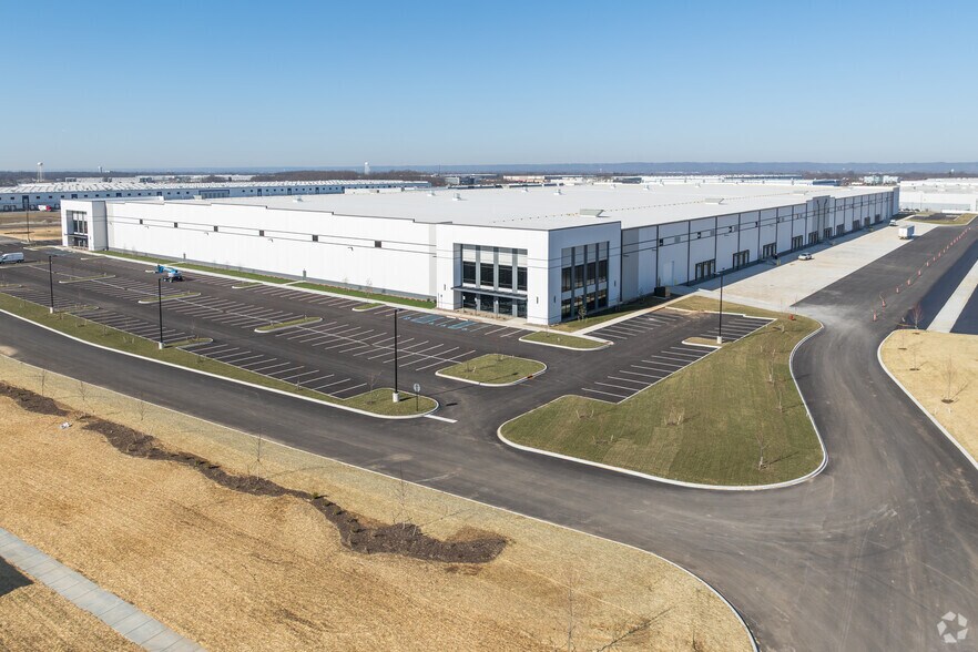 More Photos Of 370 Logistics ave, Jeffersonville Distribution For Lease