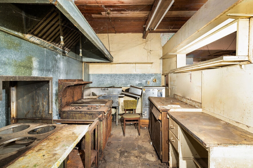 More Photos Of 4712 International Blvd, Oakland Specialty For Sale