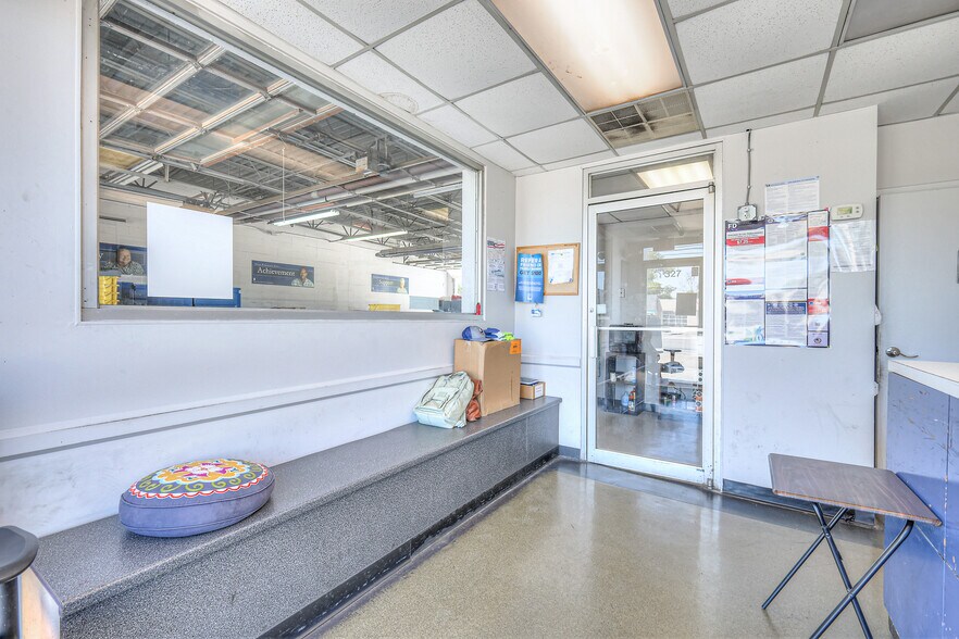 More Photos Of 327 W Main St, Hendersonville Freestanding For Sale