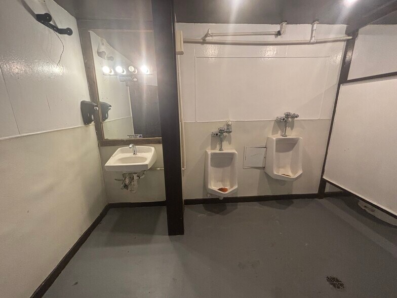 More Photos Of 13525 Wetmore Rd, San Antonio Restaurant For Lease