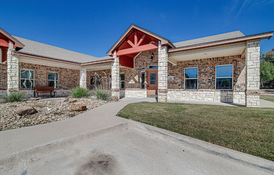 More Photos Of 2107 Fort Worth Hwy, Weatherford Medical For Lease