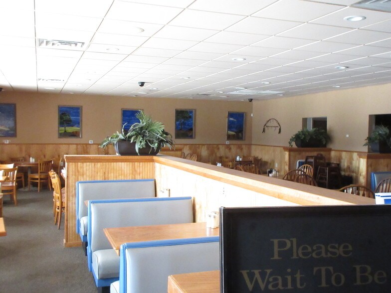 More Photos Of 209 E Walnut St, Tecumseh Restaurant For Sale