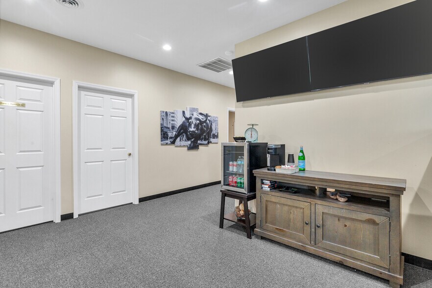 More Photos Of 763 W Terra Ln, O'Fallon Loft Creative Space For Lease