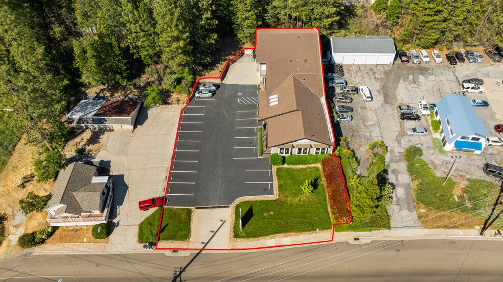 More Photos Of 807 S Auburn St, Grass Valley Showroom For Sale