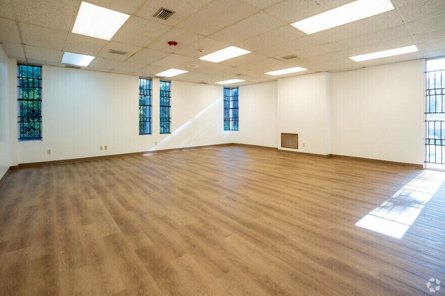 More Photos Of 200 Beacon Pky W, Birmingham Office For Sale