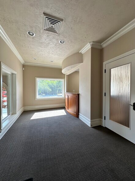 More Photos Of 3643 Highland Dr, Salt Lake City Loft Creative Space For Lease