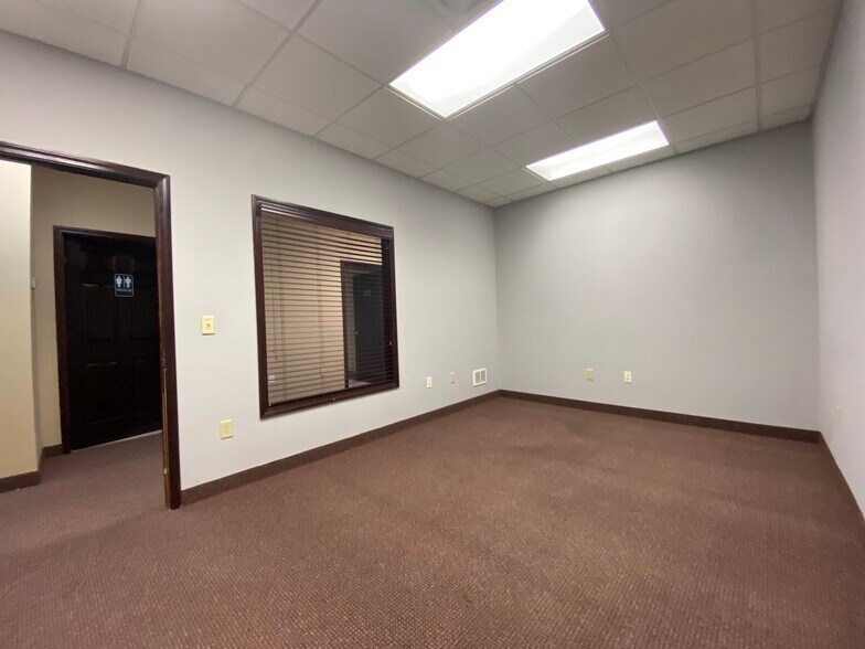 More Photos Of 2801 Bertholet Blvd, Valparaiso Office For Sale