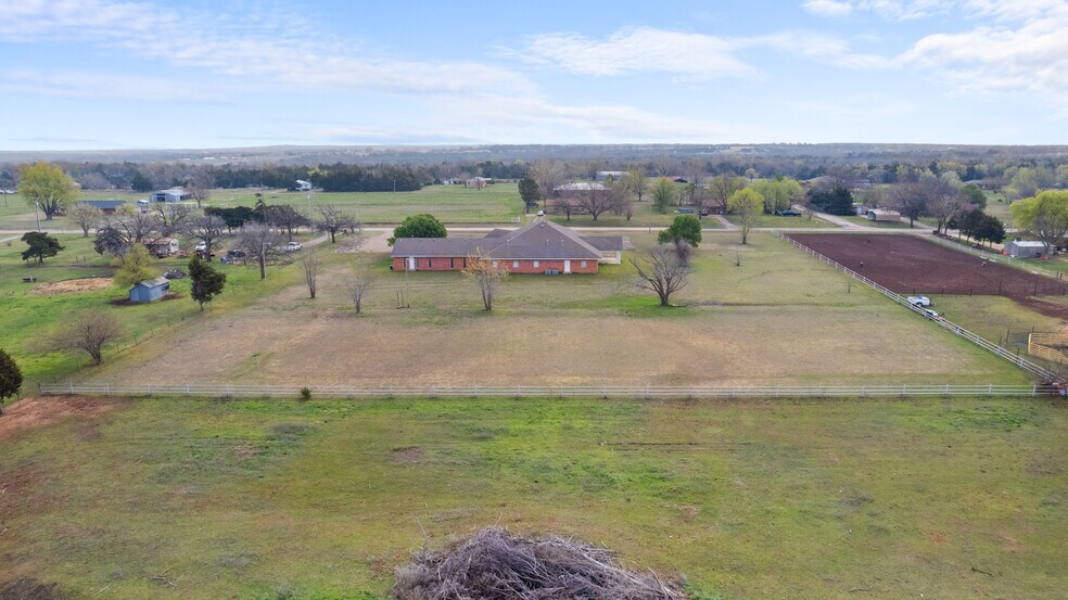 More Photos Of 907 N Oklahoma St, Tryon Religious Facility For Sale