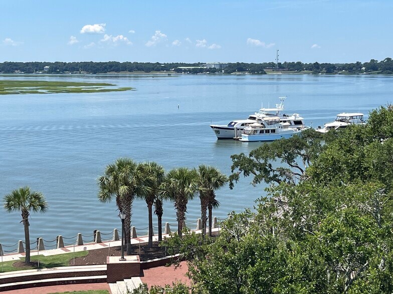 More Photos Of 916 Bay St, Beaufort Office For Sale