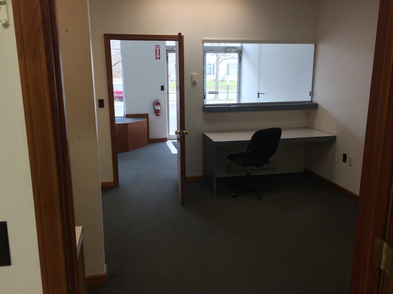 More Photos Of 2419 E High St, Springfield Storefront For Sale