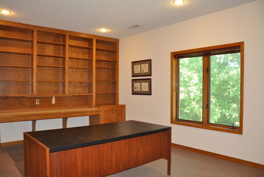 More Photos Of 5040 SW 28th St, Topeka Office For Sale