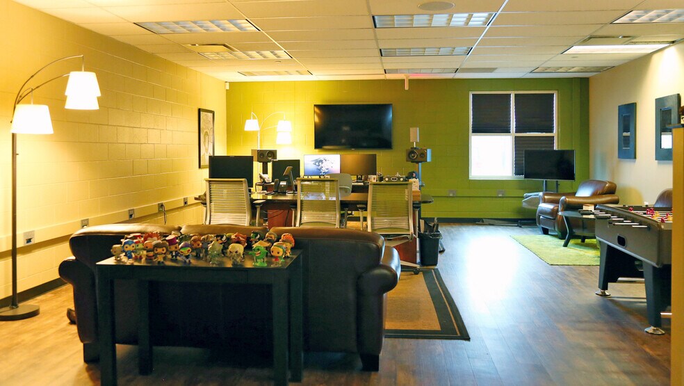 More Photos Of 22915 Commerce Dr, Farmington Warehouse For Sale