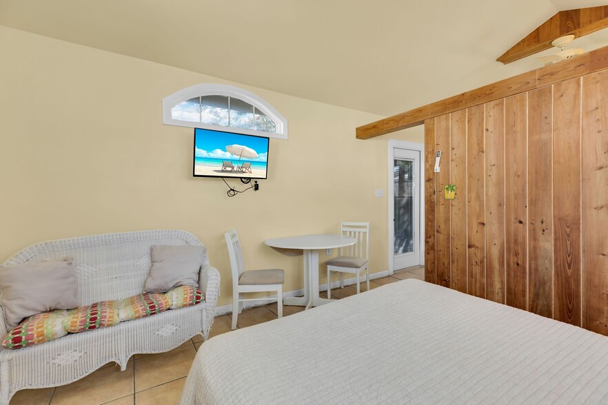 More Photos Of 243 61st St, Marathon Hotel For Sale