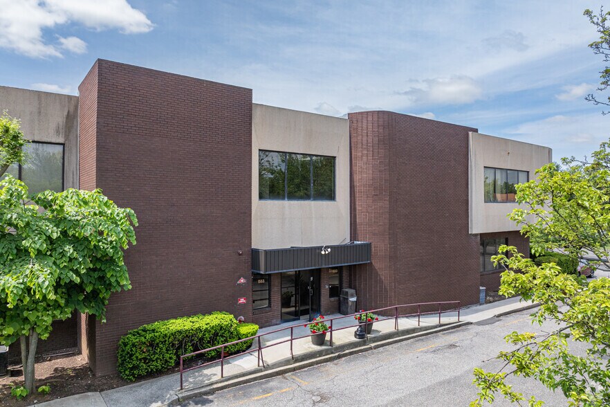 More Photos Of 1553 State Route 27, Somerset Office For Sale