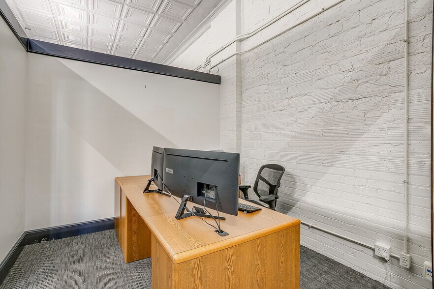 More Photos Of 215-219 S Main St, Fort Worth Storefront Retail Office For Lease