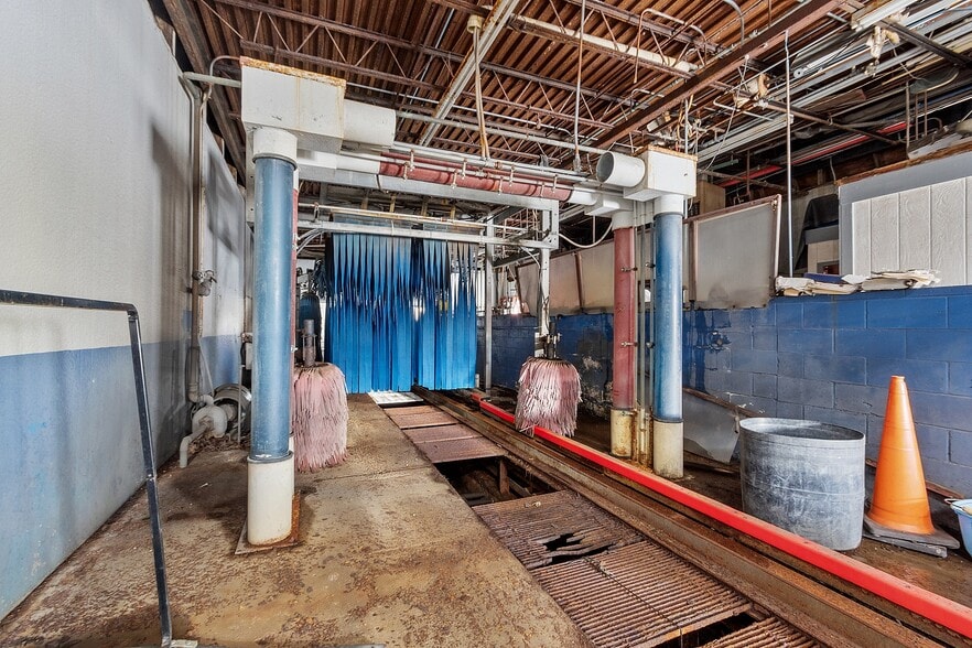 More Photos Of 679 Linwood Ave, Whitinsville Freestanding For Sale