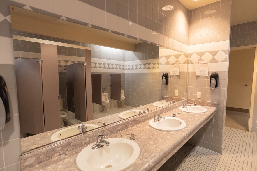 More Photos Of 401 Lesher Dr, Merced Office Residential For Lease