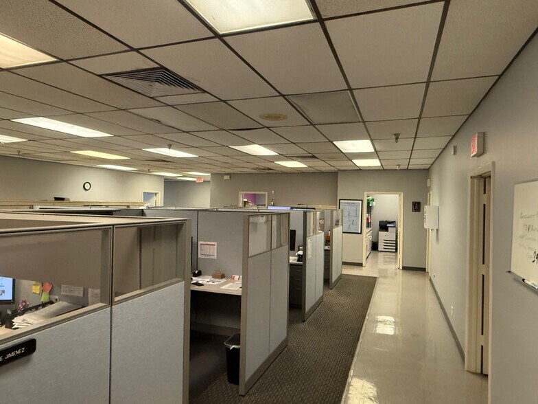 More Photos Of 7567-7575 Central Industrial Dr, Riviera Beach Warehouse For Lease