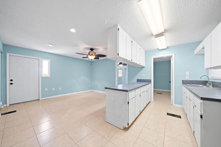 More Photos Of 100 Lucas Rd, Merritt Island Carwash For Sale