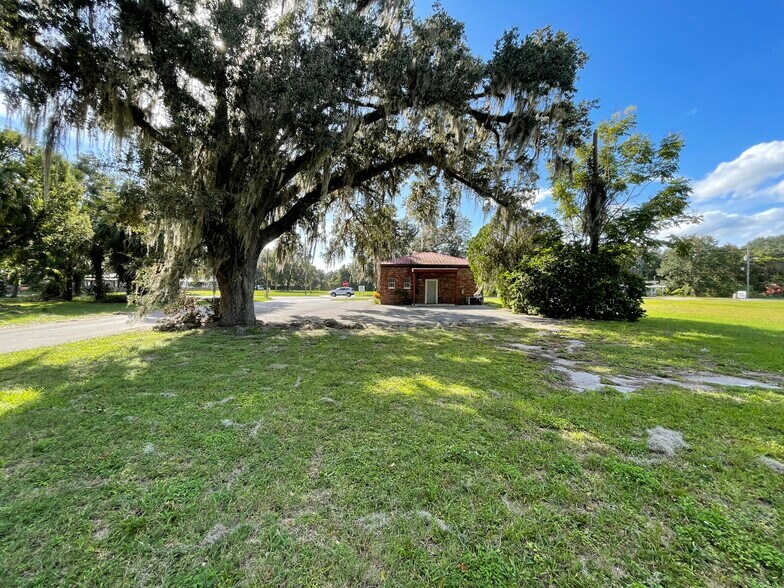 More Photos Of 267 N Market Blvd, Webster Office For Sale