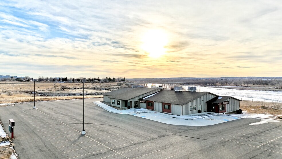 More Photos Of 2001 Yellowstone River Dr, Glendive Restaurant For Sale