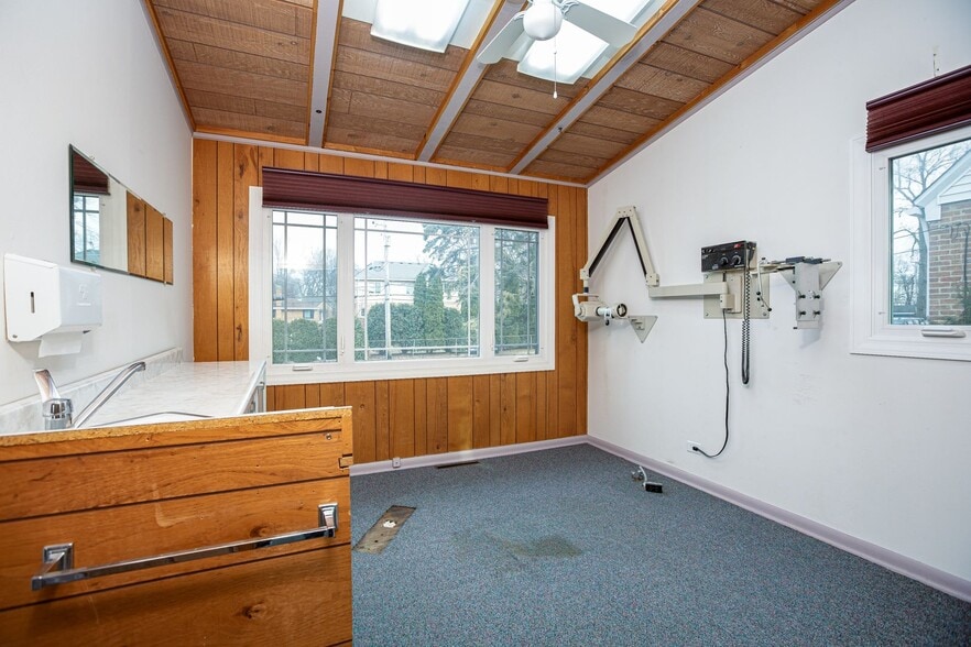 More Photos Of 1825 Roosevelt Rd, Wheaton Medical For Sale