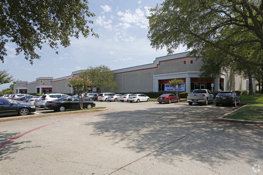Primary Photo Of 2364 Merritt Dr, Garland Warehouse For Lease