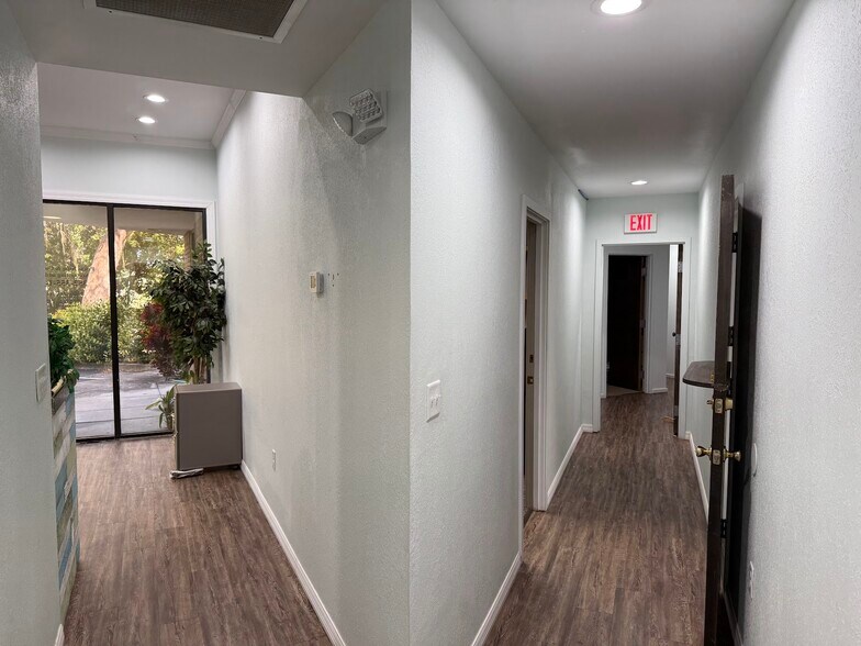 More Photos Of 202 NE 8th Ave, Ocala Office For Sale