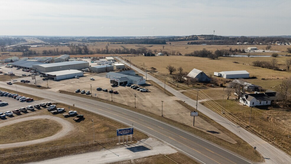 More Photos Of 3111 S Springfield Ave, Bolivar Auto Dealership For Sale