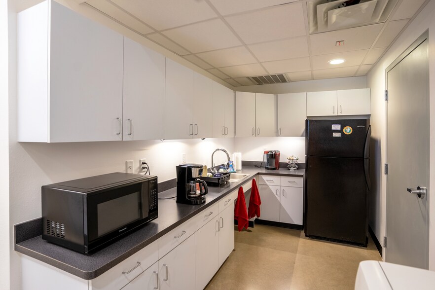 More Photos Of 2210 Western Trails Blvd, Austin Office For Sale