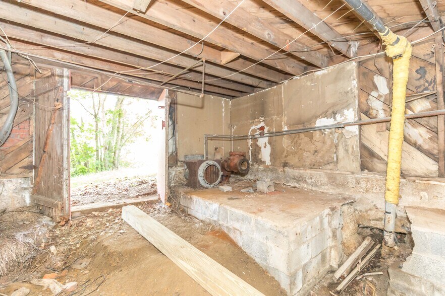 More Photos Of 1340 W Main St, Wytheville Loft Creative Space For Sale