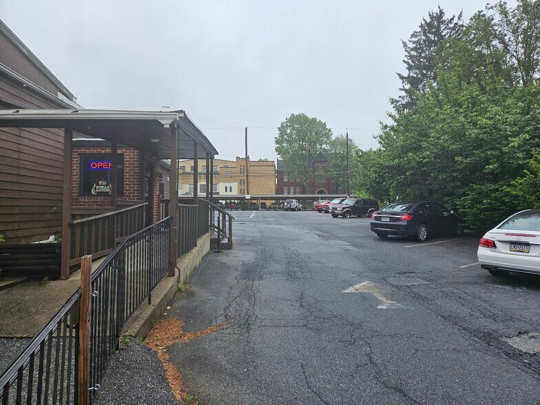 More Photos Of 125 W Main St, Mechanicsburg Restaurant For Sale