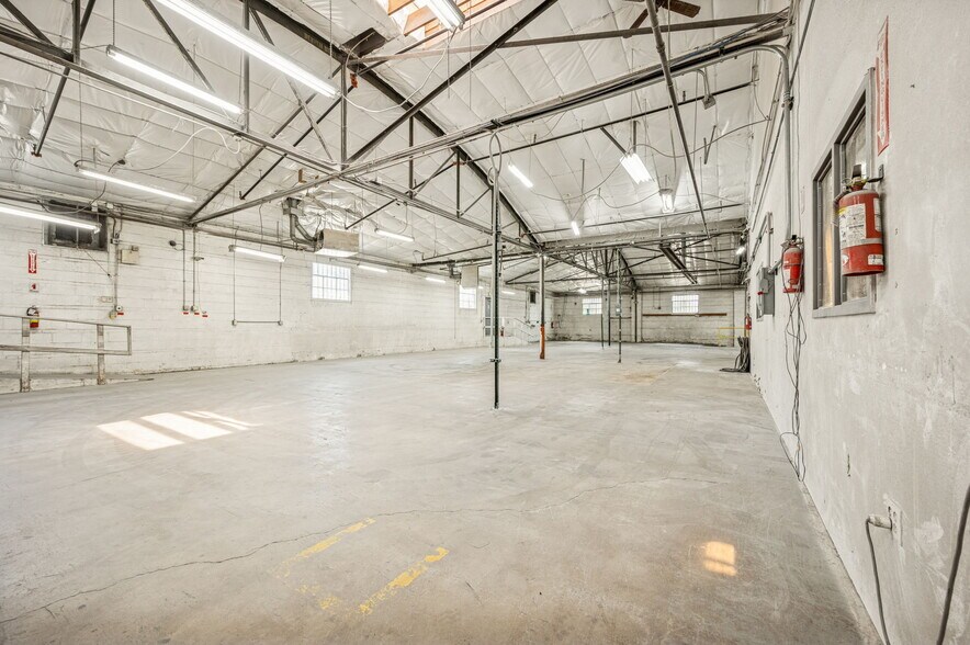 More Photos Of 313 W Bayaud Ave, Denver Warehouse For Lease
