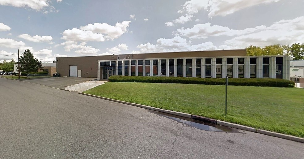 More Photos Of 707 Commercial Ave, Carlstadt Warehouse For Lease