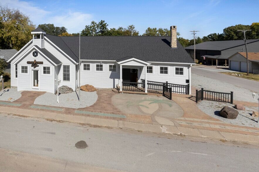 More Photos Of 109 E B St, Cedar Creek Freestanding For Sale