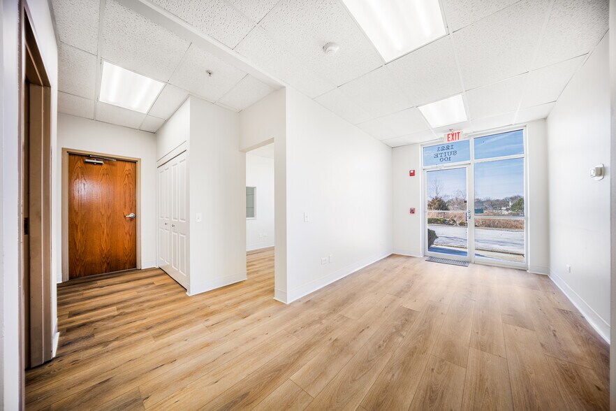 More Photos Of 1221 Commerce Dr, Crete Warehouse For Lease