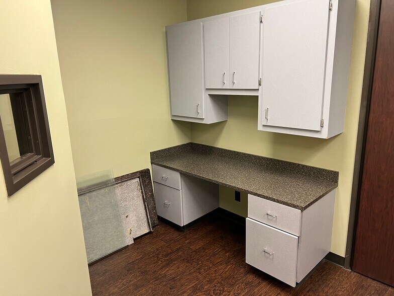 More Photos Of 11110 E I-10 Fwy, Houston Office For Sale