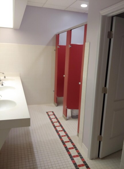 More Photos Of 918 Baltimore Ave, Kansas City Lodge Meeting Hall For Sale